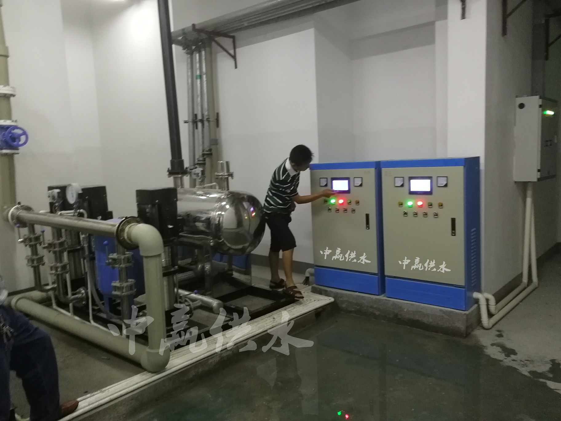 無負壓無吸程供水設(shè)備現(xiàn)場調(diào)試圖